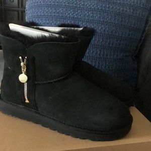 UGGs Bailey Zip Mini
